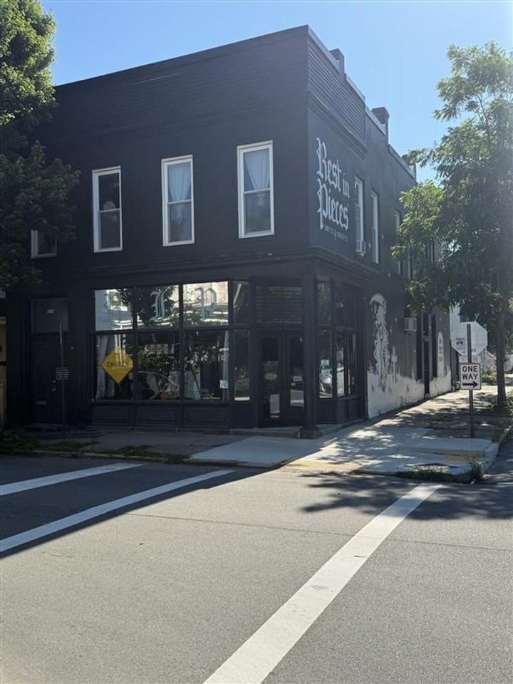 349 S Laurel St - Photo 2 of 5