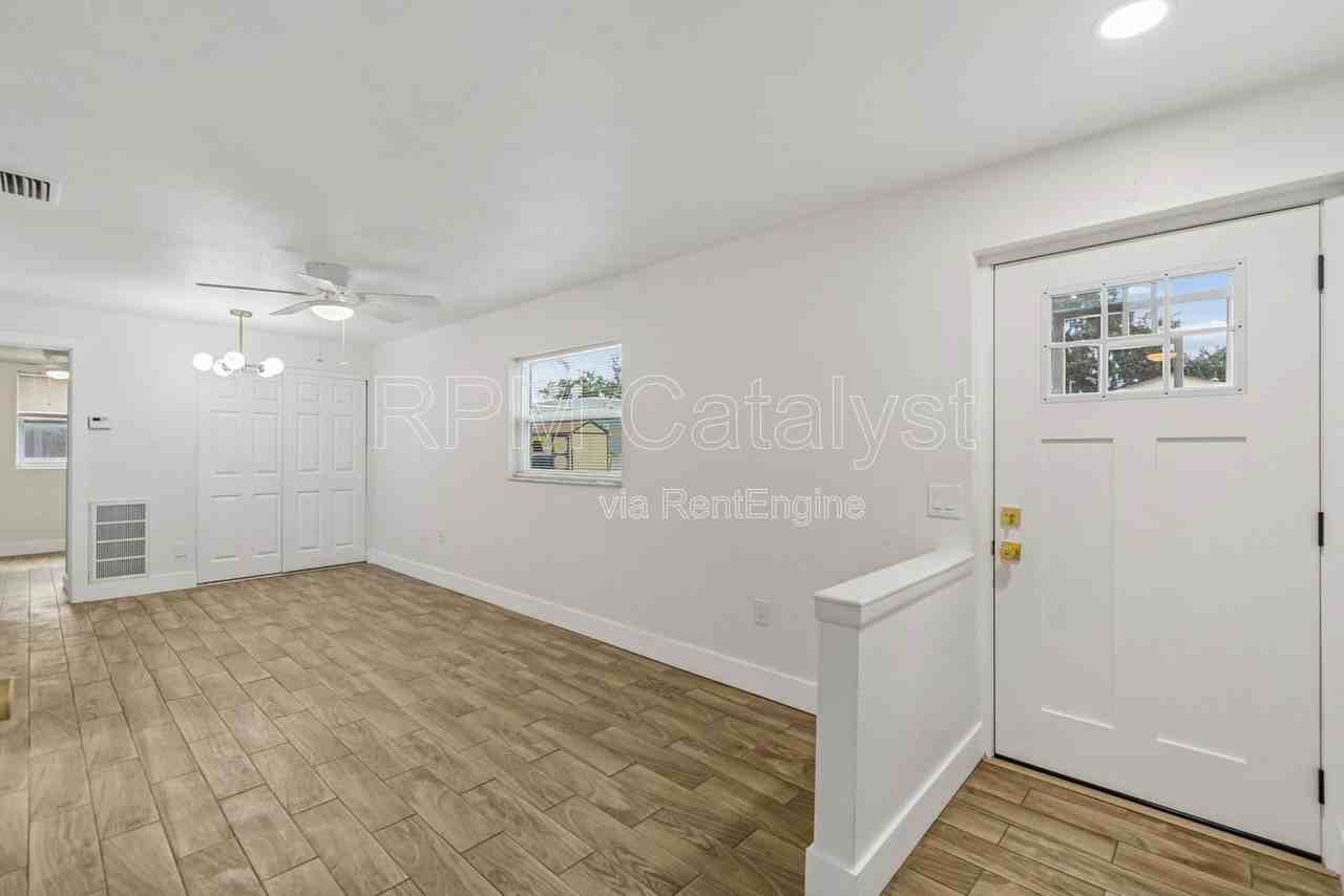 6905 1/2 N Duncan Ave #A - Photo 2 of 26