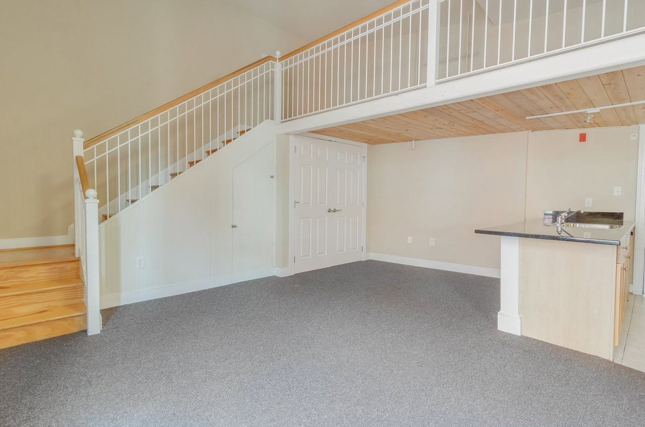 1321 1/2 E Main St #305 - Photo 6 of 12