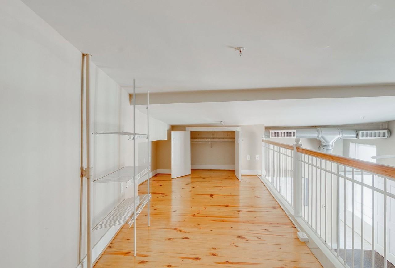 1321 1/2 E Main St #305 - Photo 7 of 12