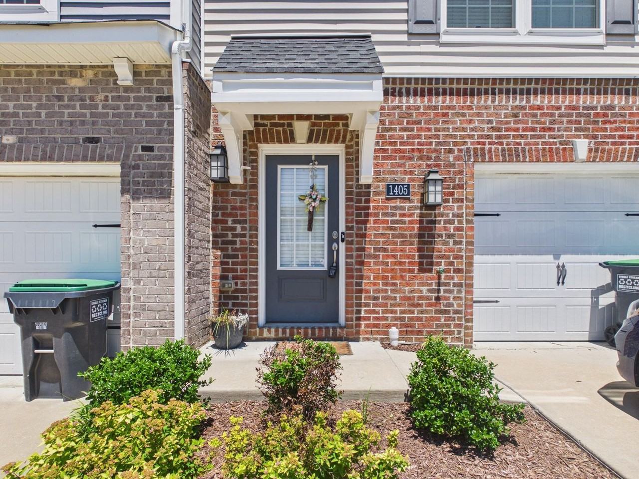 1405 Kerr Dr - Photo 2 of 46