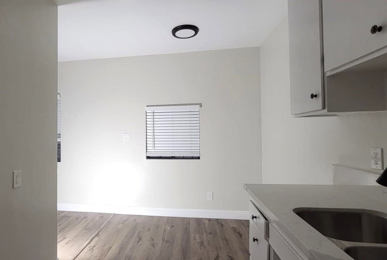 849 W Vernon Ave #4A - Photo 2 of 6