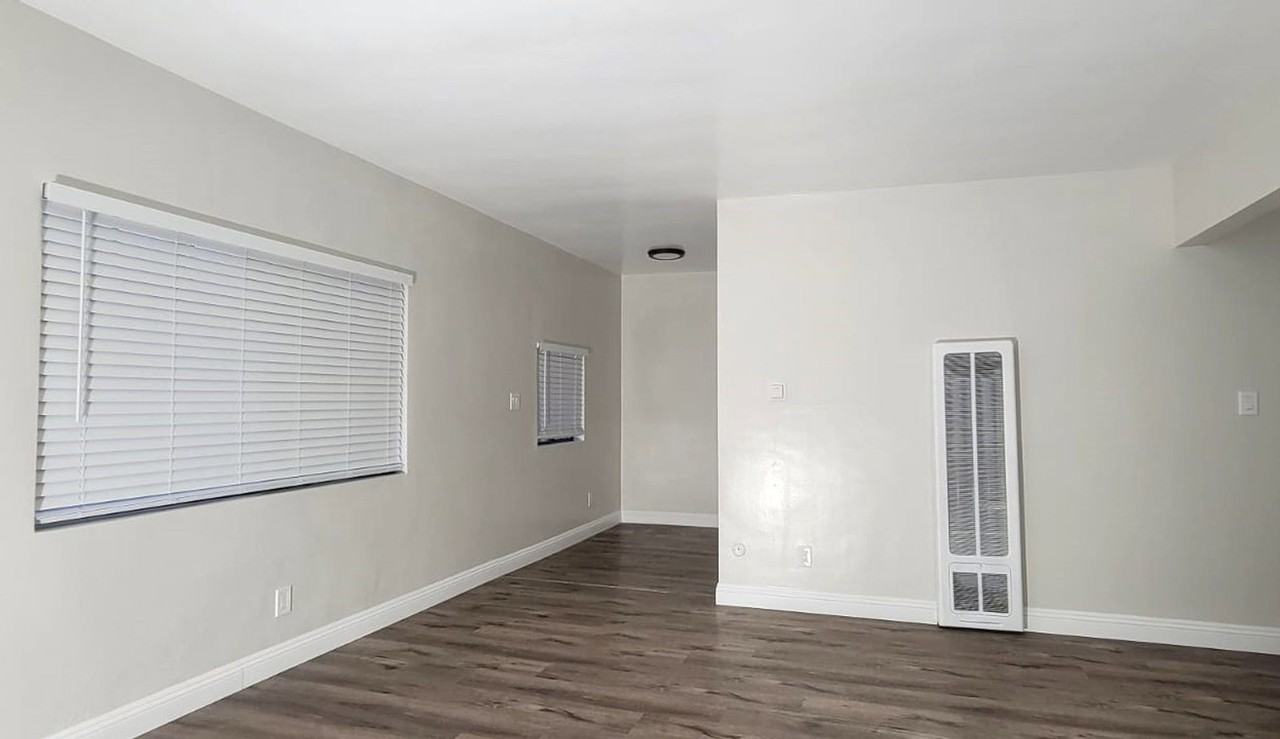 849 W Vernon Ave #4A - Photo 3 of 6