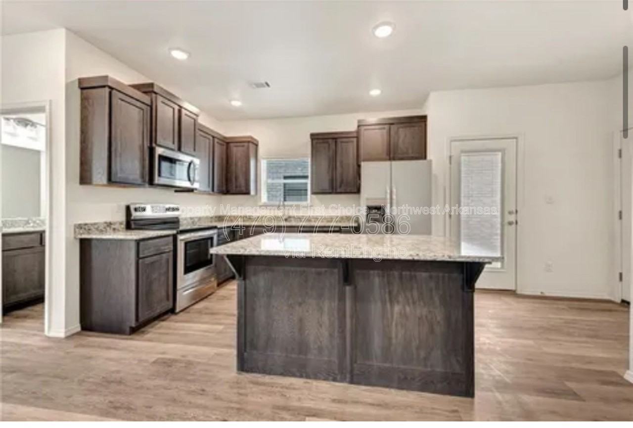 733 S Benchmark Ln #2 - Photo 5 of 26
