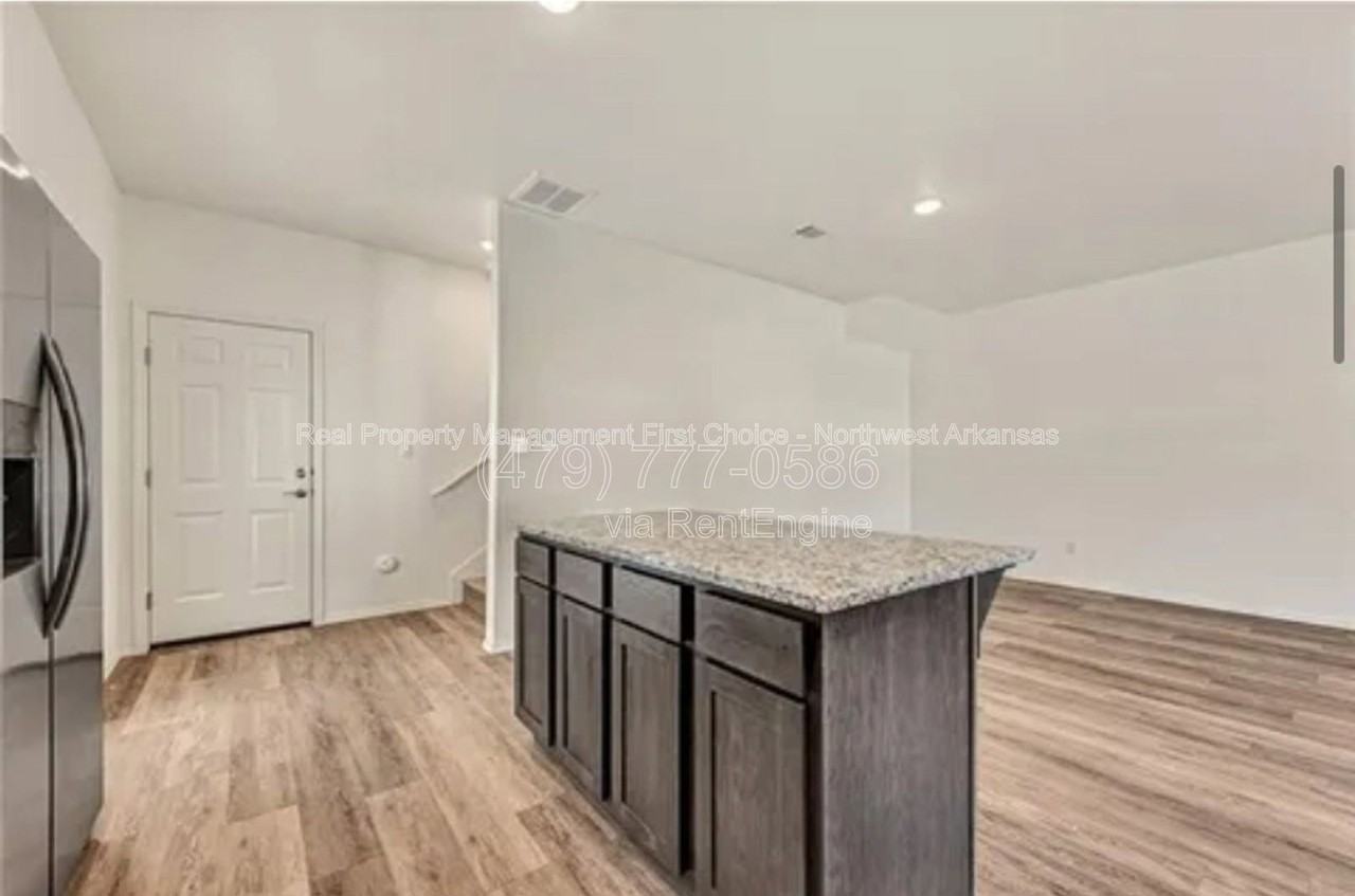 733 S Benchmark Ln #2 - Photo 7 of 26