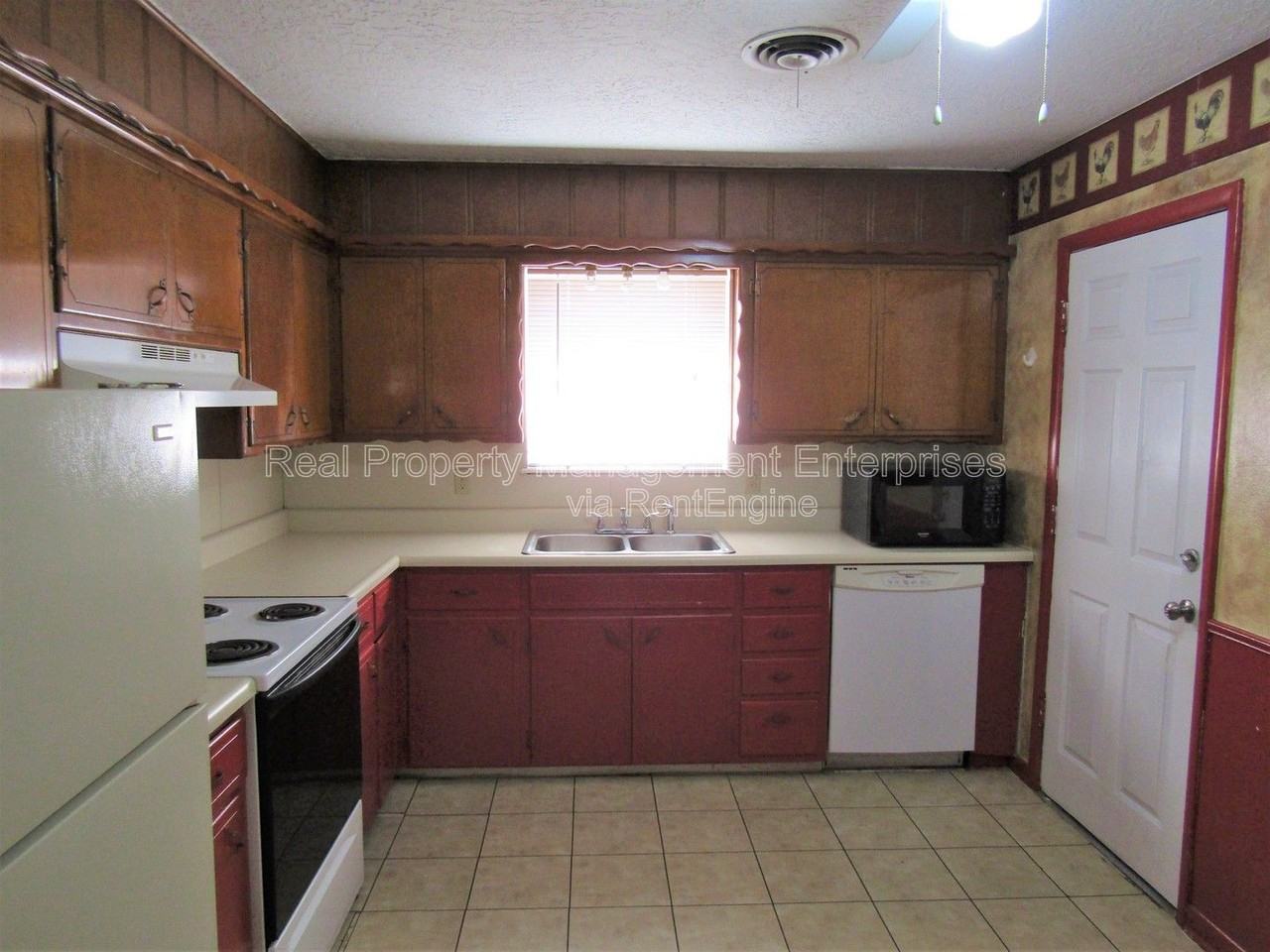 1214 Beaumont St - Photo 5 of 13