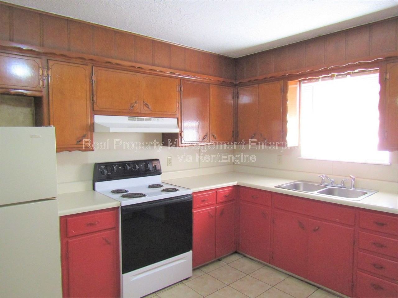 1214 Beaumont St - Photo 6 of 13