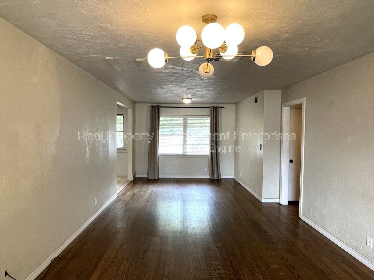 2225 Nw 50th St - Photo 4 of 15