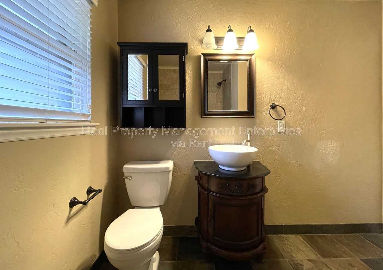 2225 Nw 50th St - Photo 6 of 15