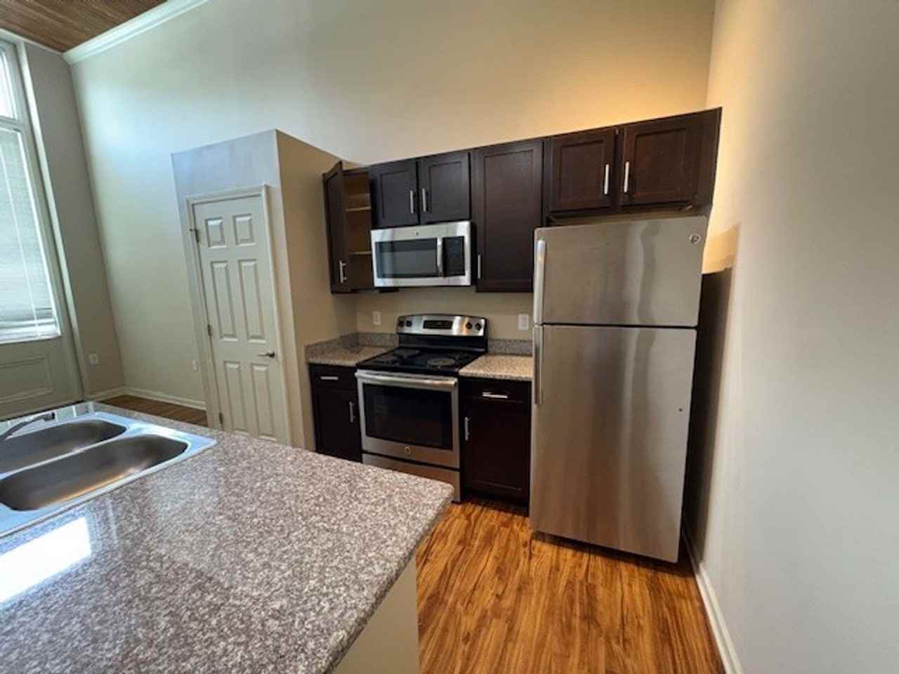 466 Poplar St #1 - Photo 3 of 9