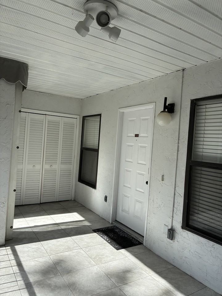705 Northlake Dr #705 - Photo 2 of 27