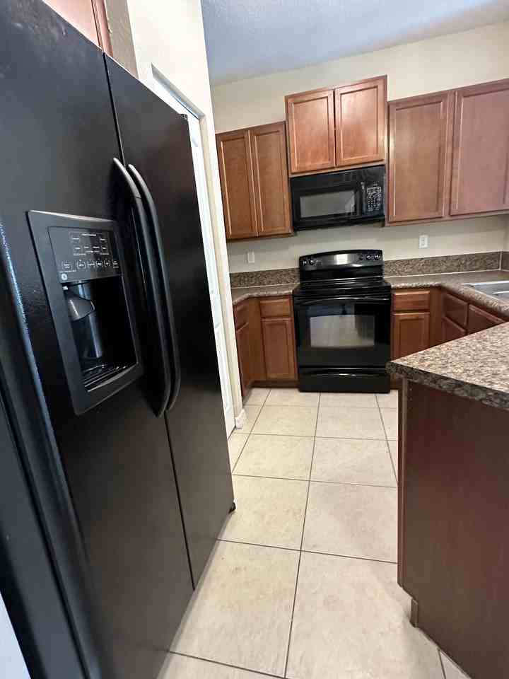 3530 Nw 29th Ct #0 - Photo 5 of 45