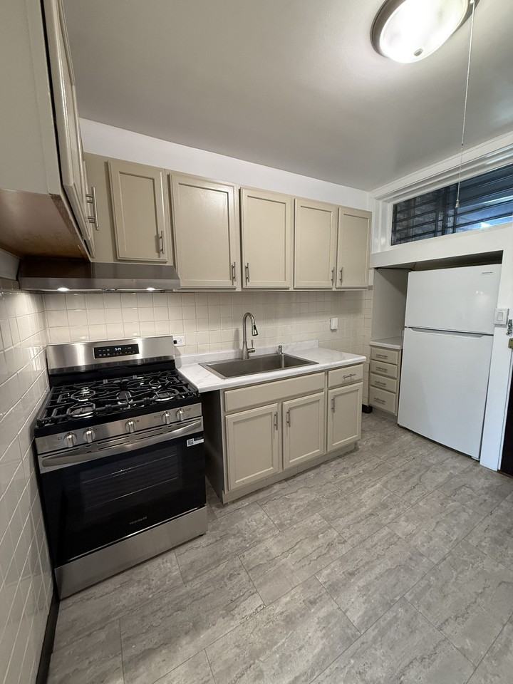 4859 N Kenneth Ave #3rdFL - Photo 2 of 26