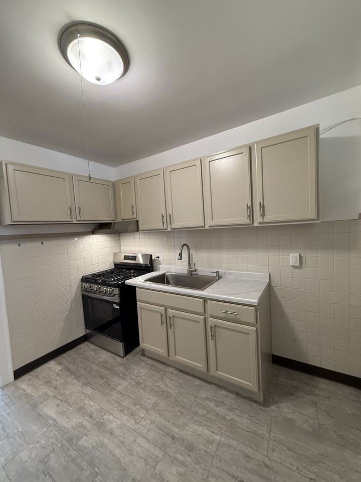 4859 N Kenneth Ave #3rdFL - Photo 3 of 26