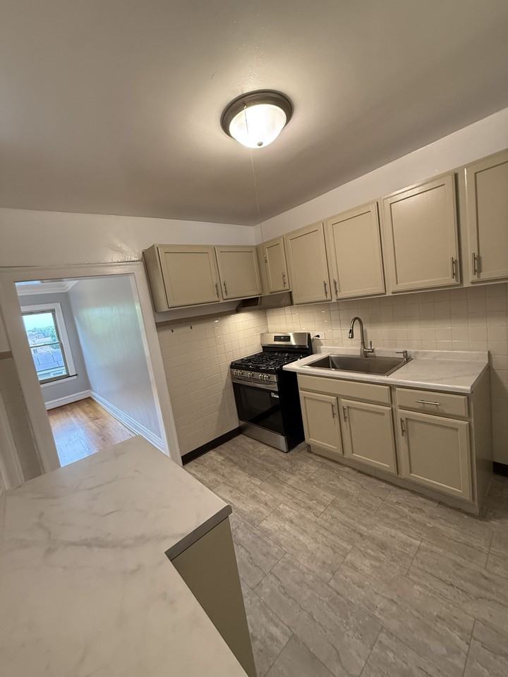 4859 N Kenneth Ave #3rdFL - Photo 4 of 26