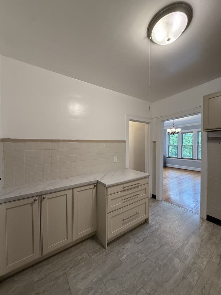 4859 N Kenneth Ave #3rdFL - Photo 5 of 26