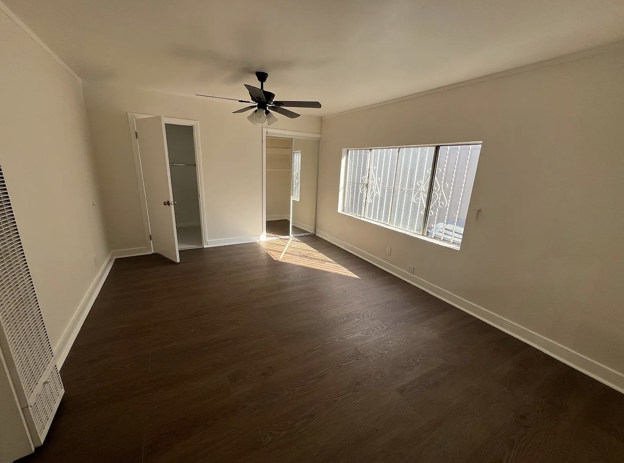1110 W 92nd St #1110 - Photo 2 of 11