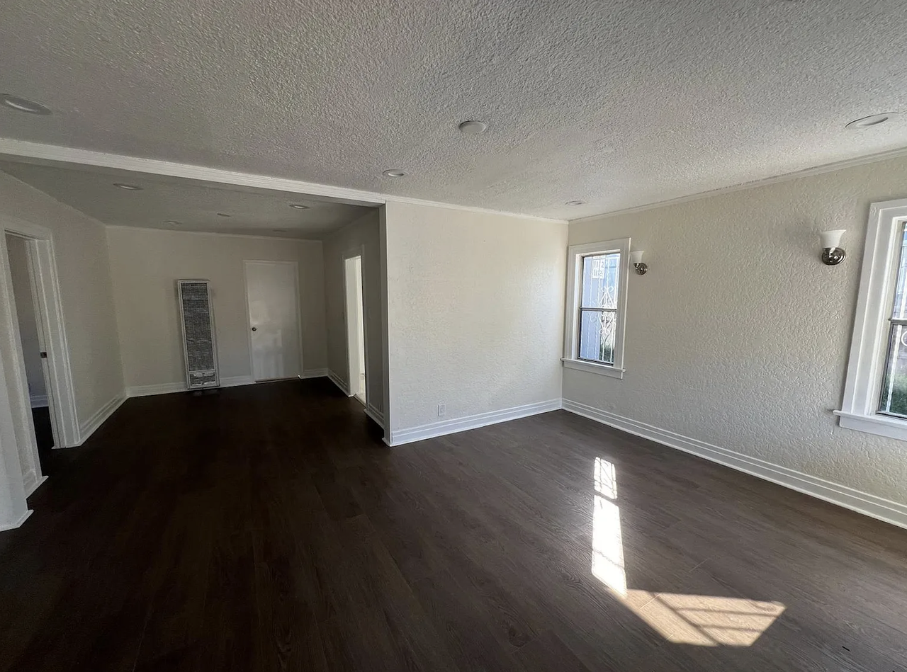 1110 W 92nd St #1110 - Photo 5 of 11