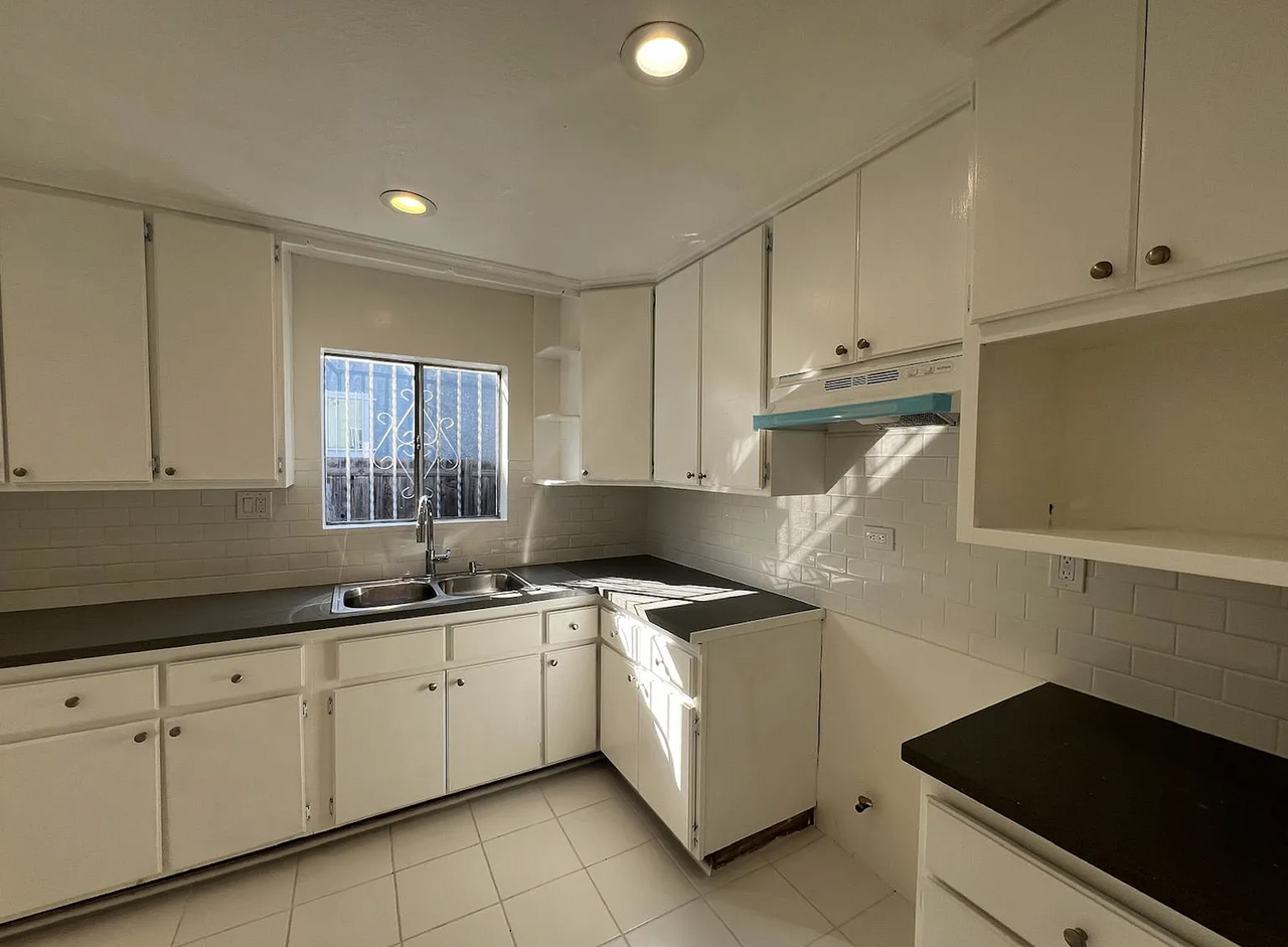 1110 W 92nd St #1110 - Photo 6 of 11