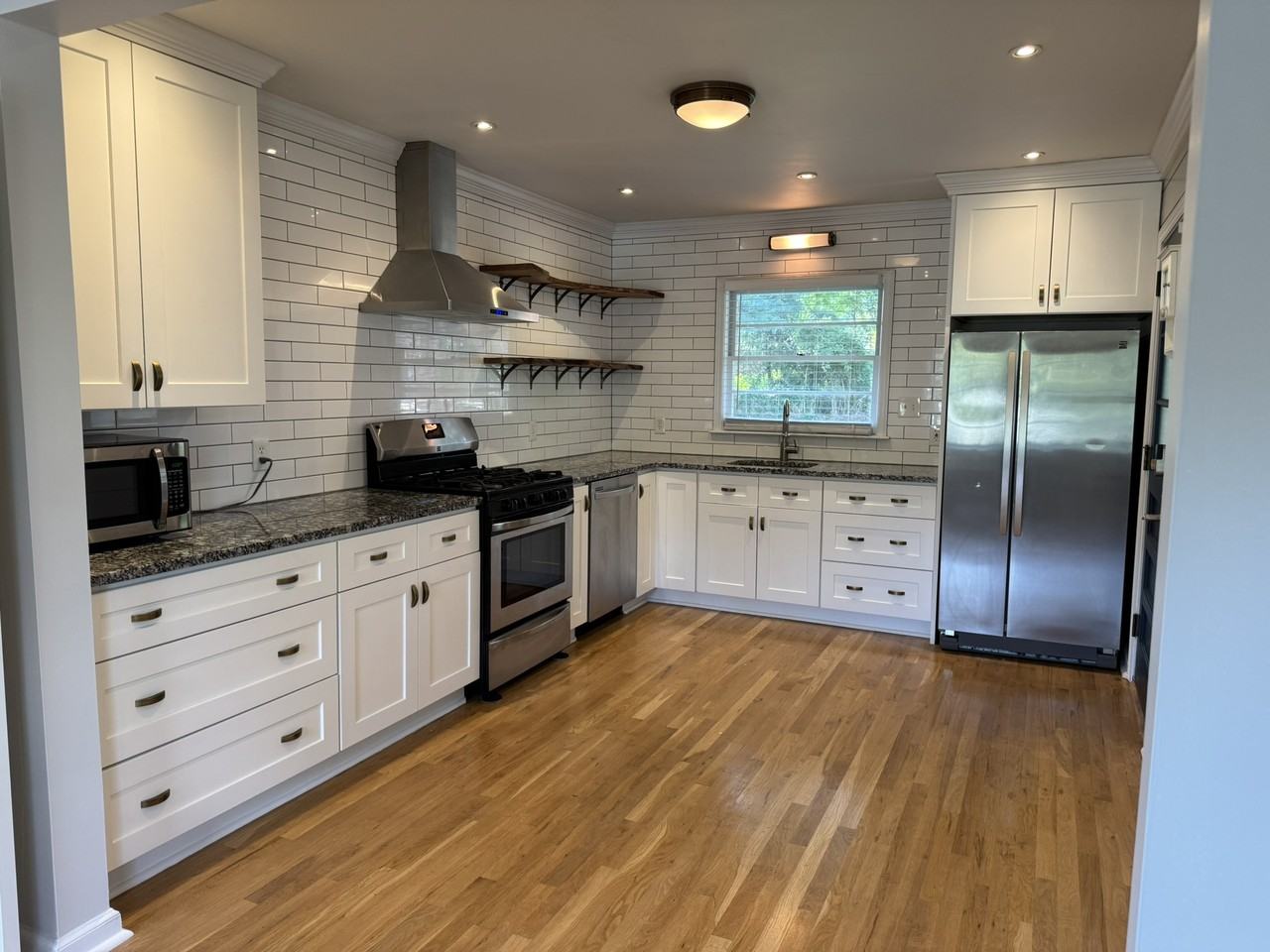 2015 Montrose Dr #NA - Photo 3 of 40