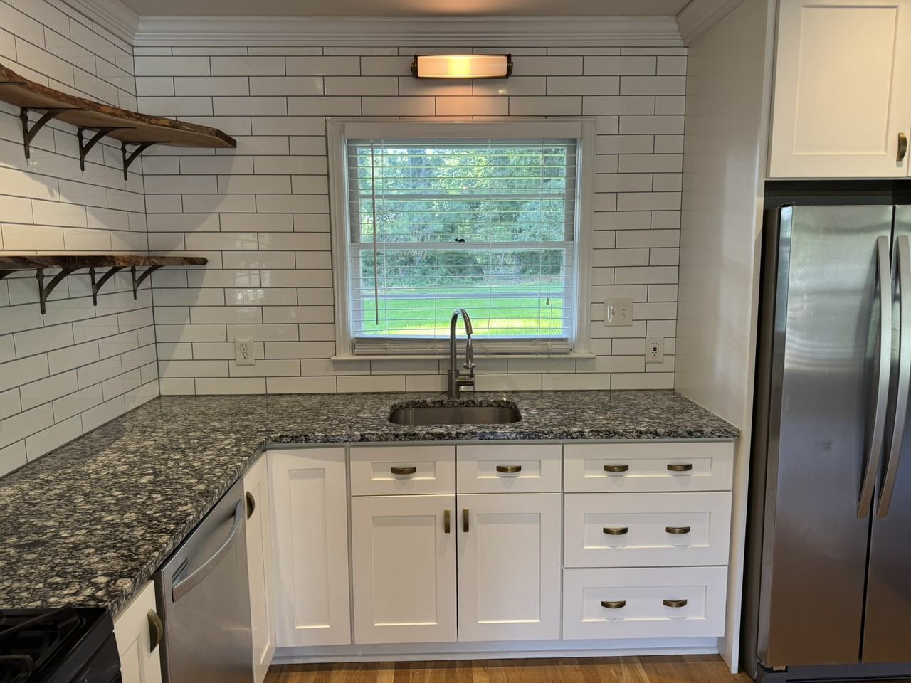 2015 Montrose Dr #NA - Photo 4 of 40