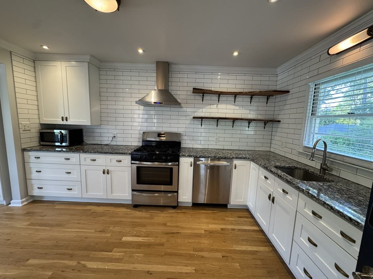2015 Montrose Dr #NA - Photo 5 of 40