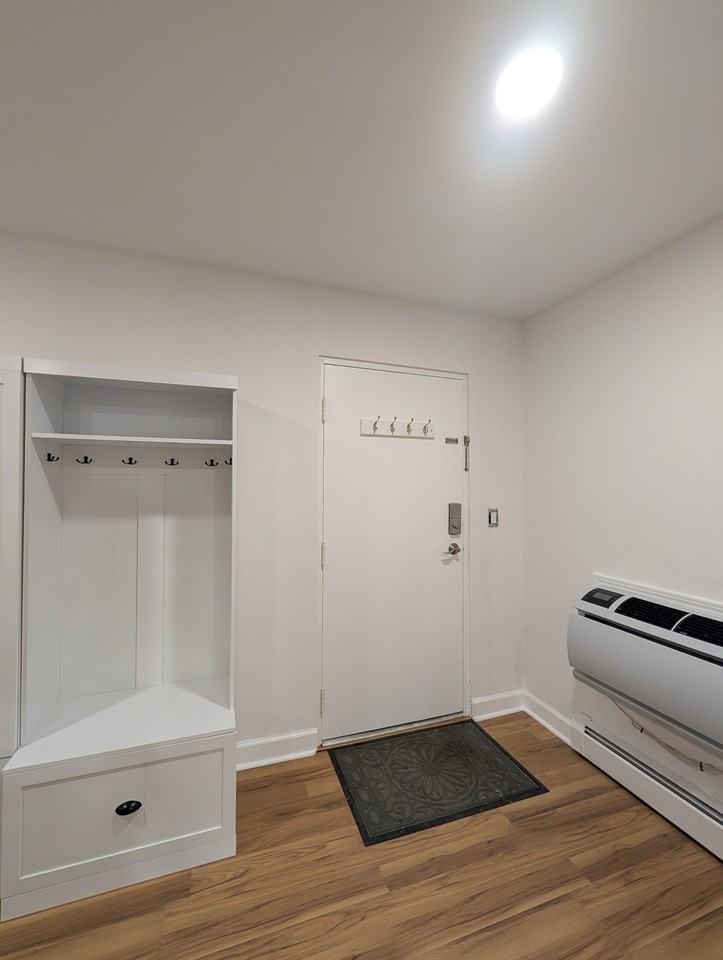 6361 N Paulina St #1B - Photo 2 of 8