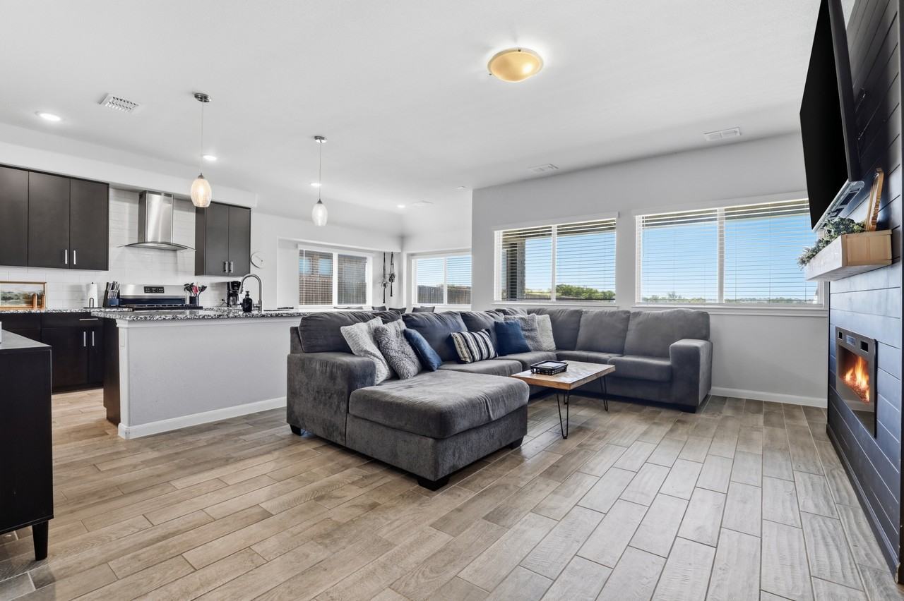 1032 Fairfax Dr #NA - Photo 3 of 28
