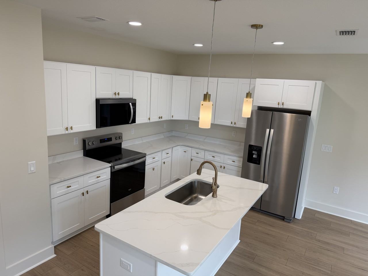 102 Grand Lagoon Shores Dr #1 - Photo 4 of 31