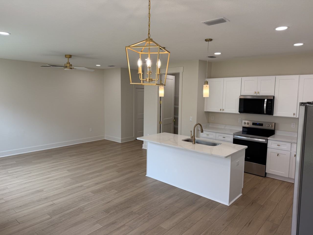 102 Grand Lagoon Shores Dr #1 - Photo 5 of 31
