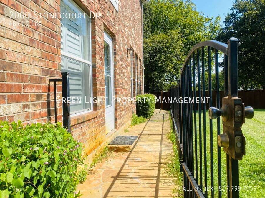 2000 Stonecourt Dr - Photo 4 of 29