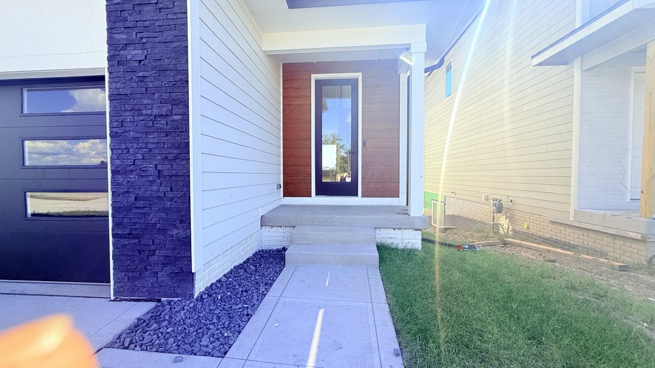 1100 Nw Sproul Dr #NA - Photo 2 of 34