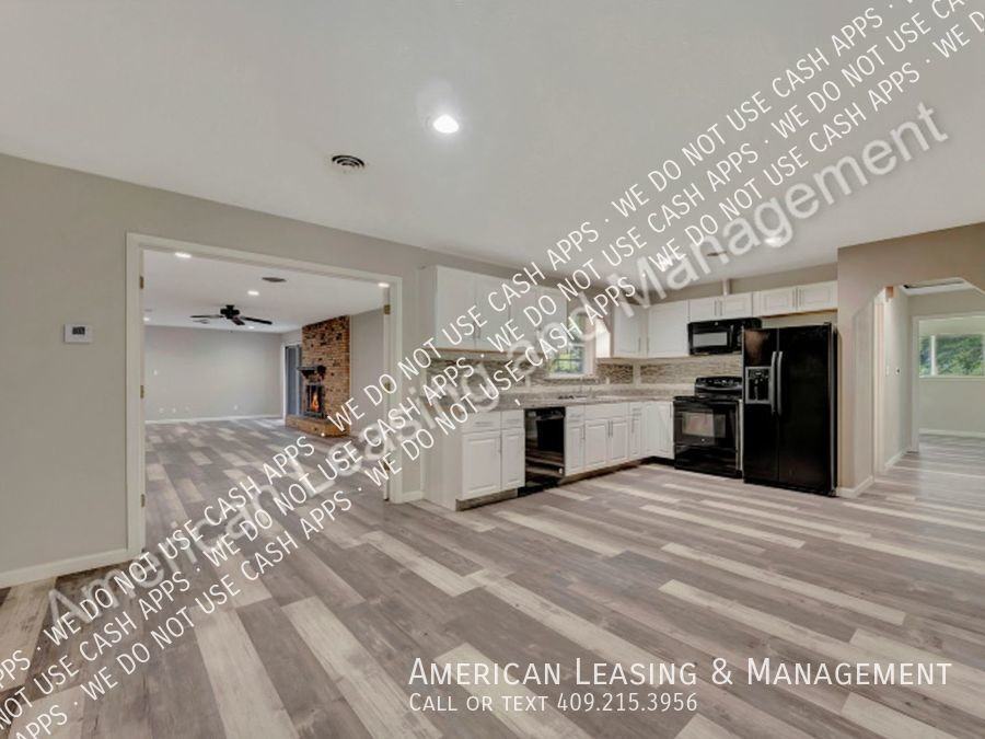 1301 Spring Lake Dr - Photo 3 of 18