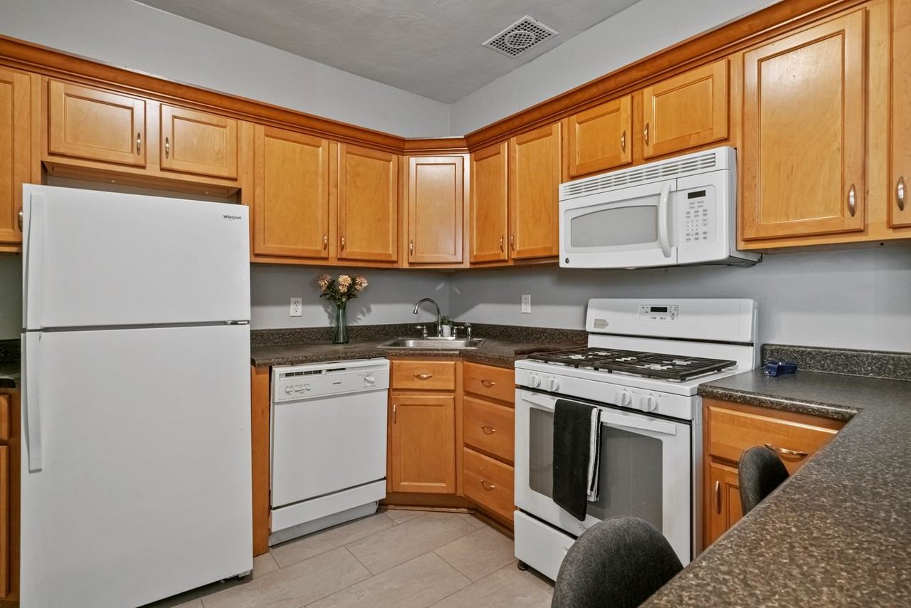 7 Greeley St - Photo 4 of 26