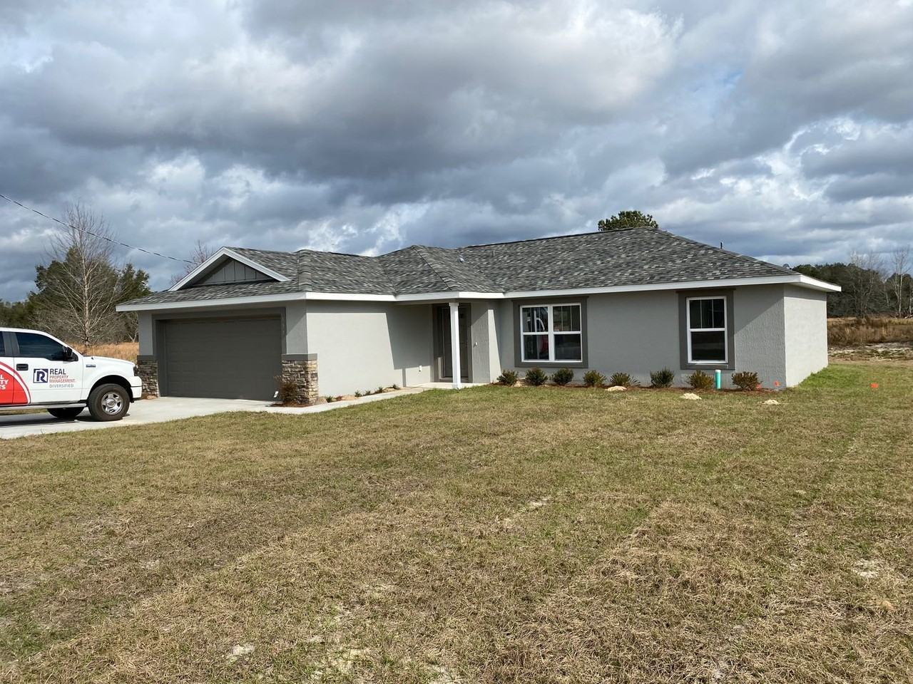 137 Juniper Loop Cir - Photo 3 of 32