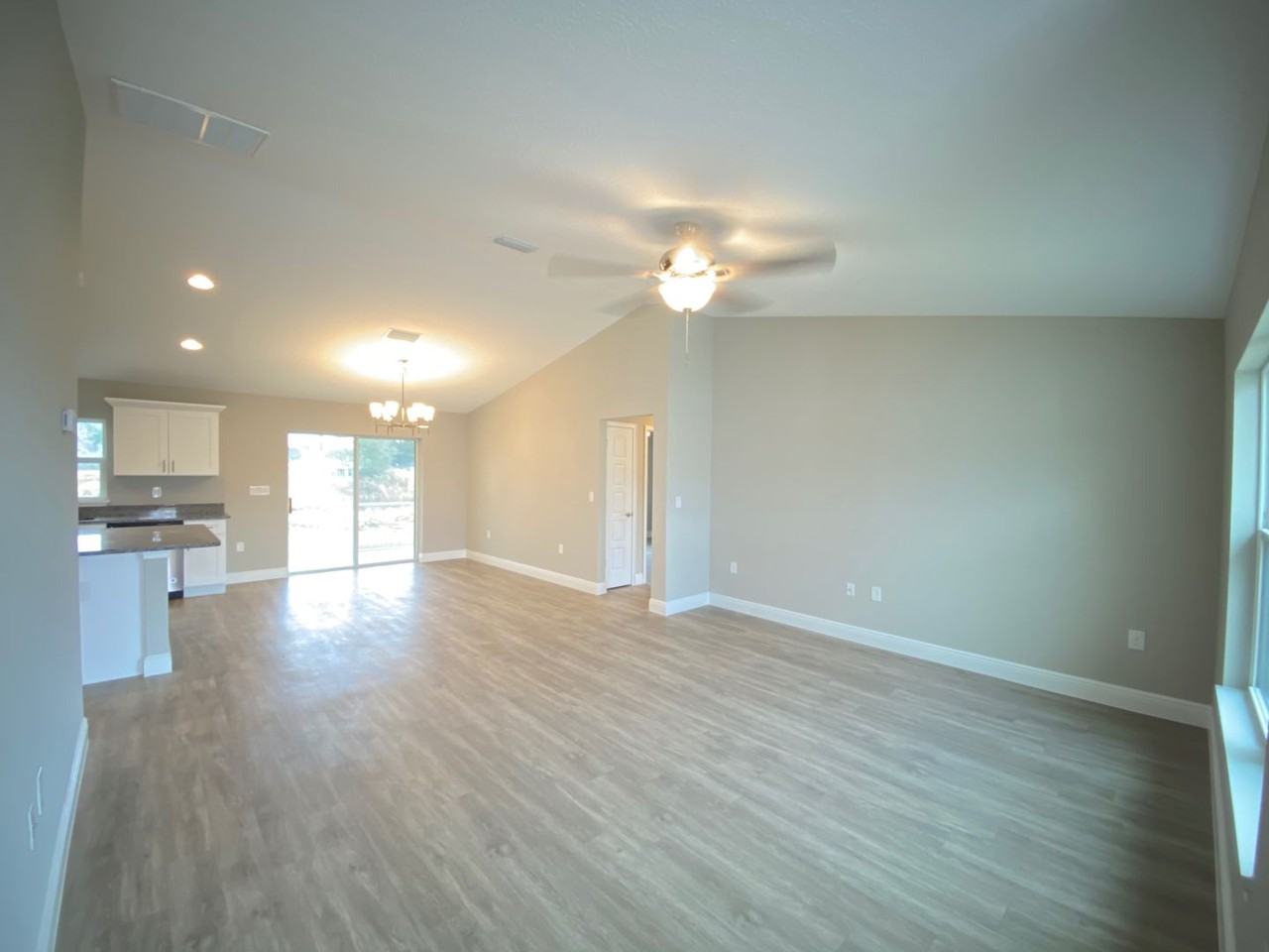 137 Juniper Loop Cir - Photo 4 of 32