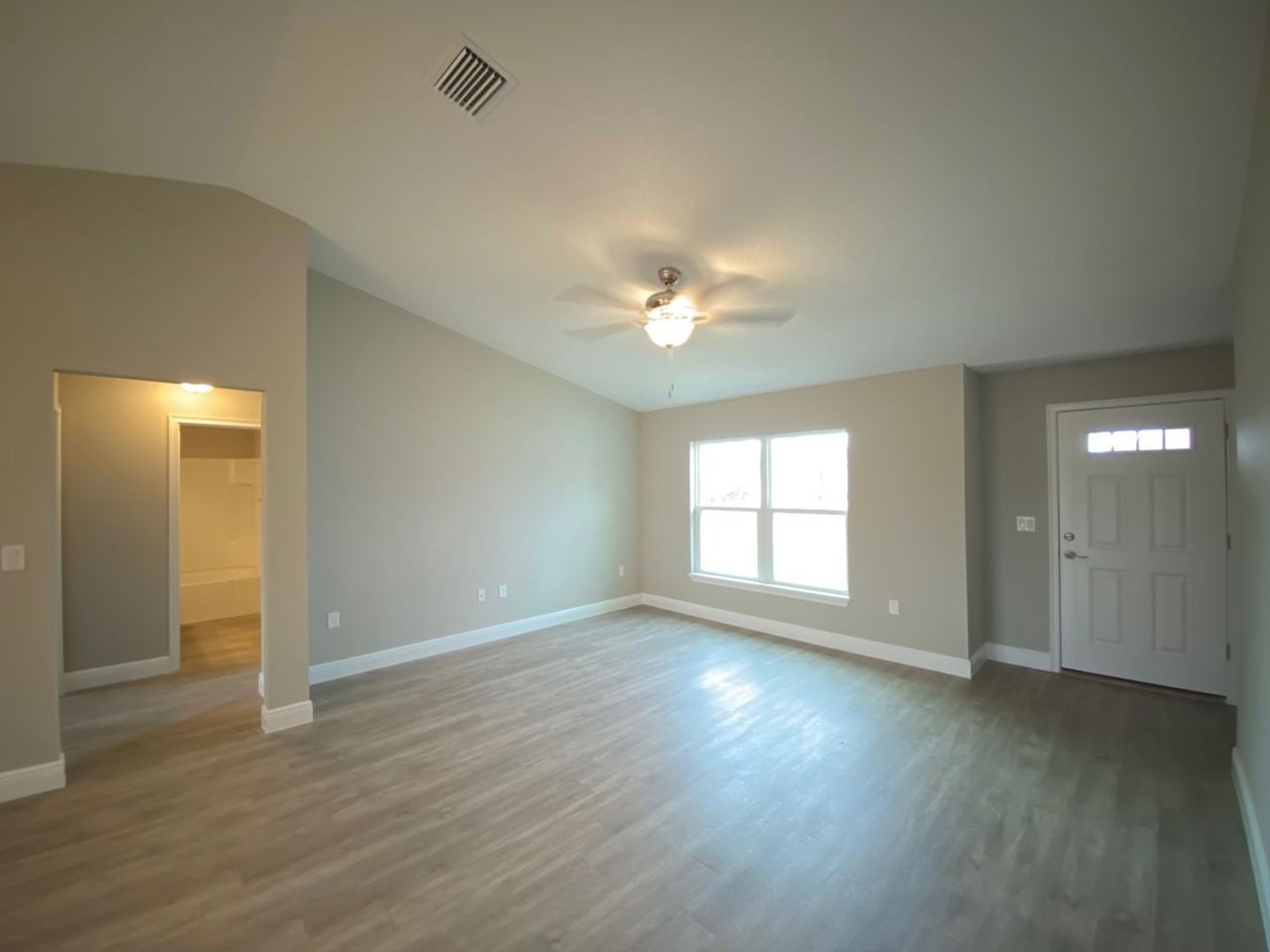 137 Juniper Loop Cir - Photo 5 of 32