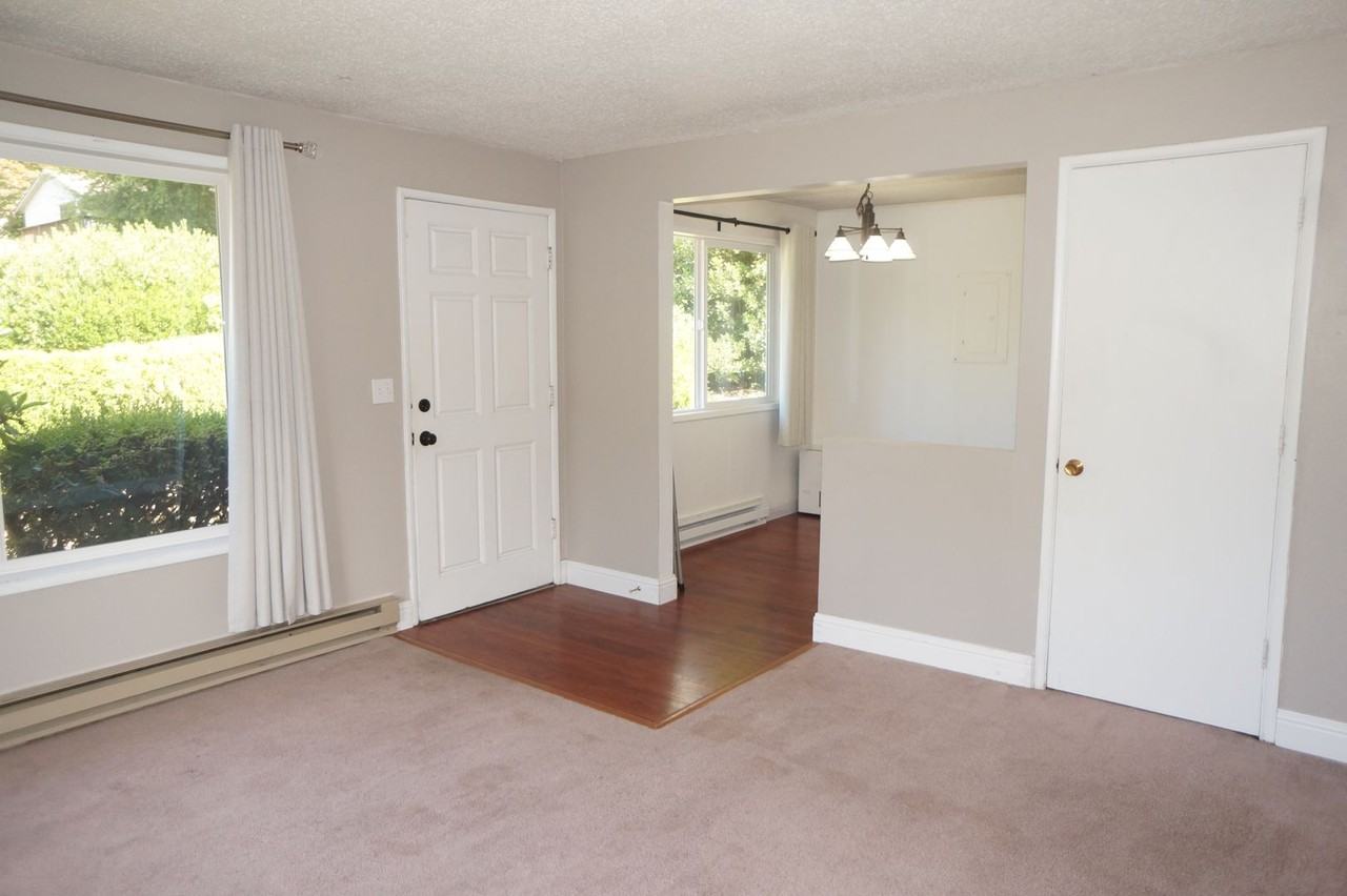 4623 Sw 47th Ave - Photo 3 of 17