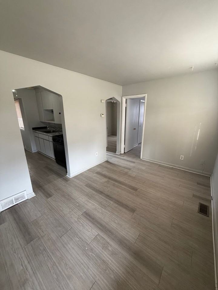 18639 Hazelwood St - Photo 3 of 11