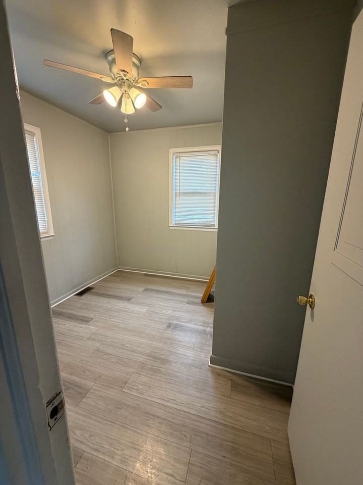 18639 Hazelwood St - Photo 7 of 11