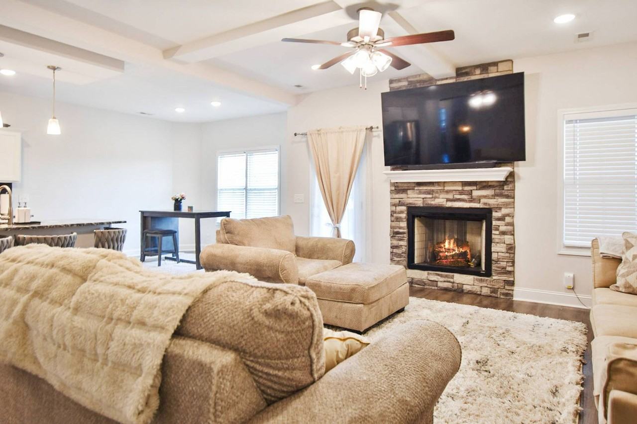 1462 Citadel Dr - Photo 2 of 20