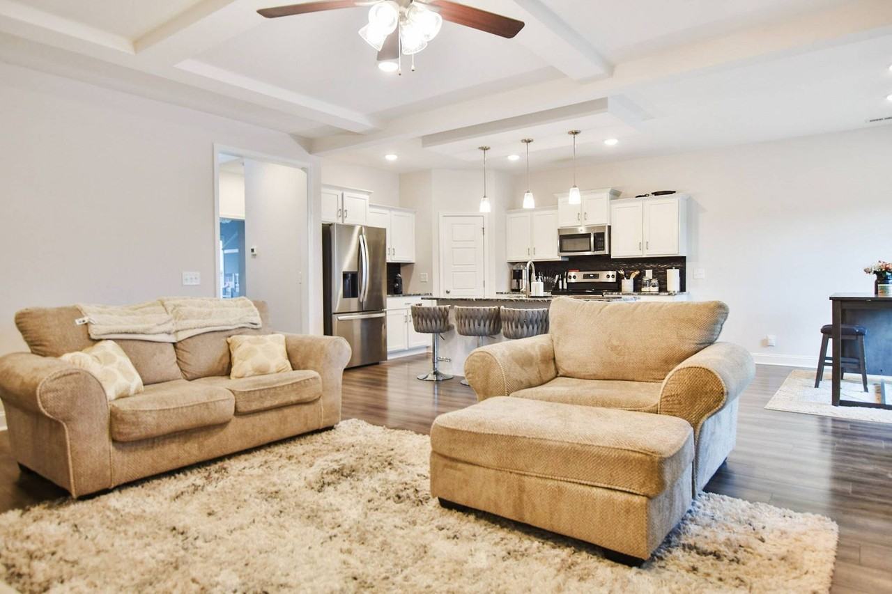 1462 Citadel Dr - Photo 4 of 20