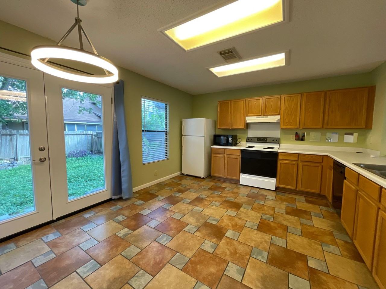 7926 Ruby Mdw - Photo 5 of 18