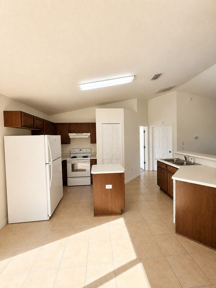 16 Oak Cir - Photo 2 of 2