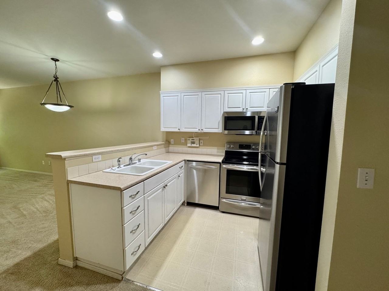 1800 Ne 40th St #A6 - Photo 3 of 19