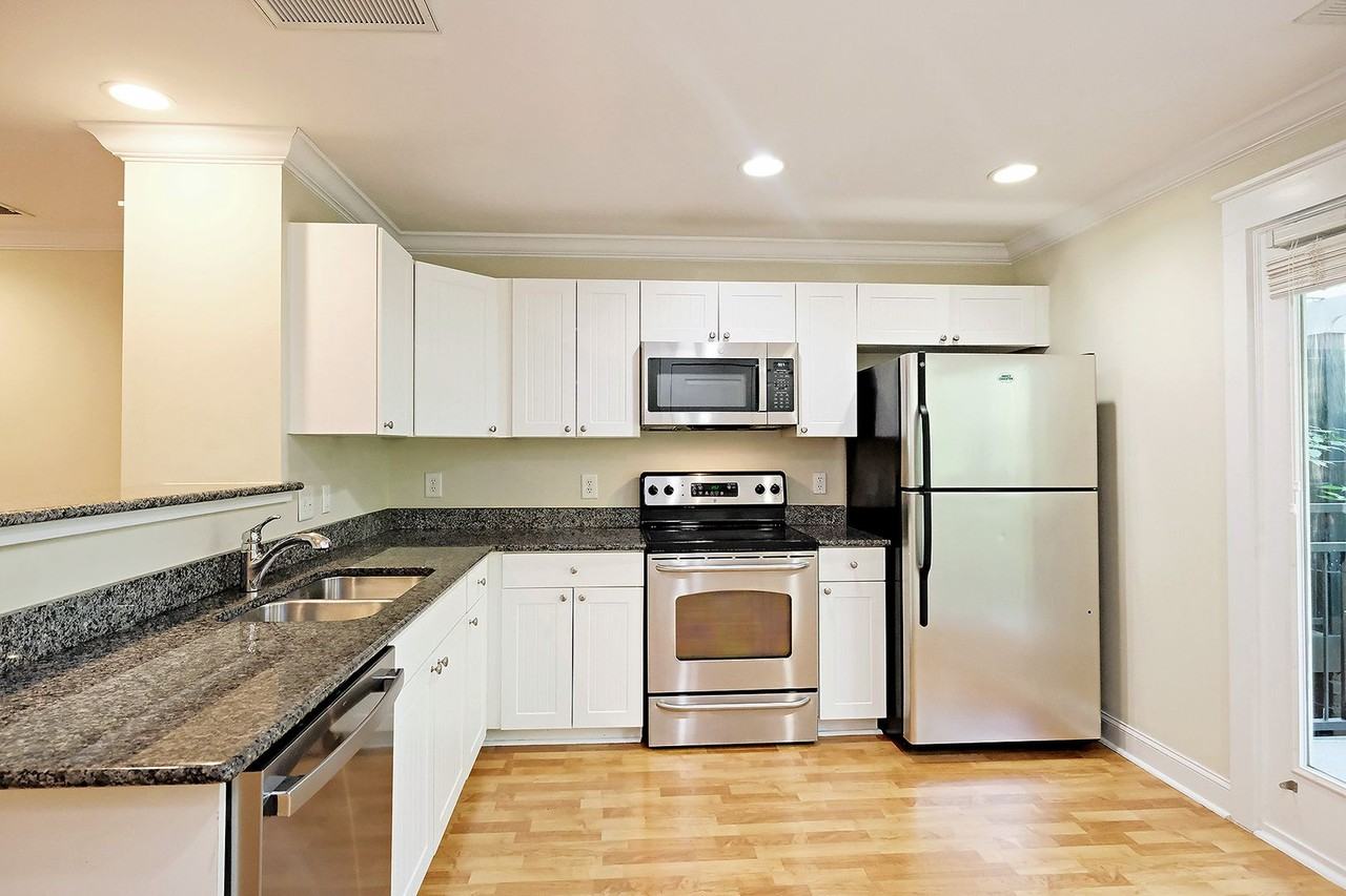 1850 Candlewood Ct #205 - Photo 4 of 17