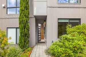 featured image of 7439 Latona Ave Ne