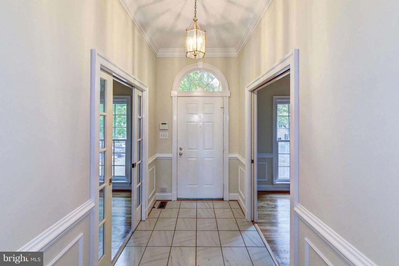 8904 Barrowgate Ct - Photo 2 of 22