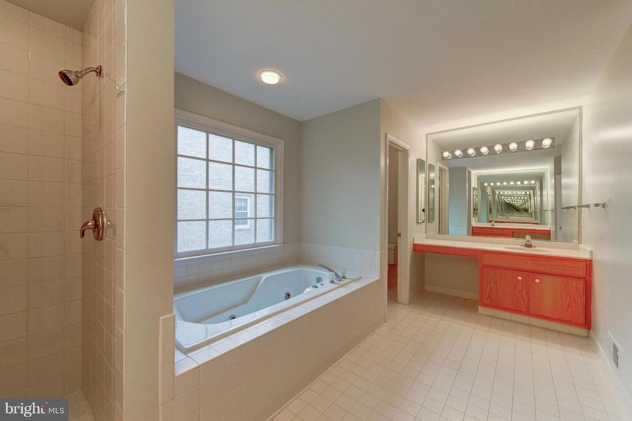 8904 Barrowgate Ct - Photo 7 of 22