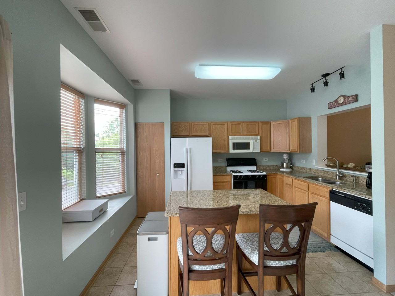 1011 Ellsworth Dr - Photo 2 of 16